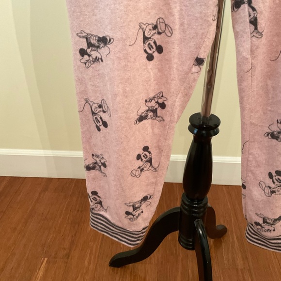 Womens Disney brand “Mickey & Minnie”lounging pajama set - Picture 5 of 10
